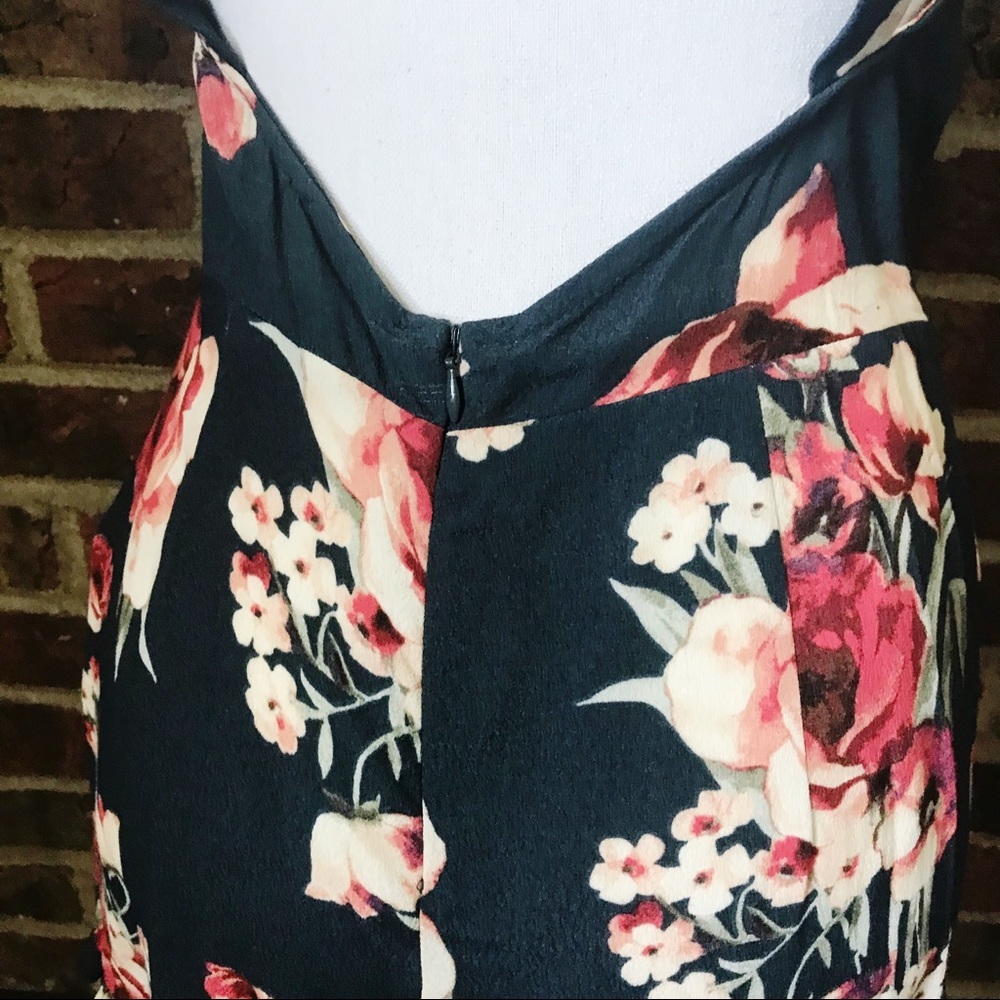 Forever 21 Navy Blue Floral Romper Size Small - Picture 5 of 6